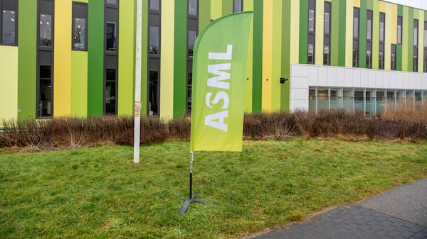ASML supera las expectativas del segundo trimestre y eleva su previsión de ventas por la IA ASML supera las expectativas del segundo trimestre y eleva su previsión de ventas por la IA