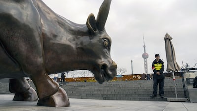 El impulso económico de China se debilita a pesar de alcanzar el objetivo de crecimiento El impulso económico de China se debilita a pesar de alcanzar el objetivo de crecimiento