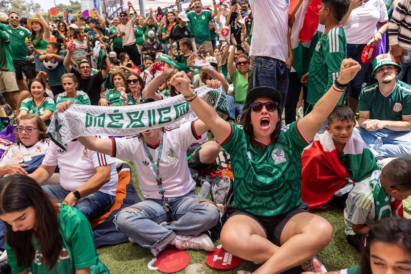 O bom desempenho de México, Estados Unidos e Canadá ajuda a impulsionar o entusiasmo dos torcedores, apesar das preocupações com logística e custos. (Foto: Jill Connelly/Bloomberg) O bom desempenho de México, Estados Unidos e Canadá ajuda a impulsionar o entusiasmo dos torcedores, apesar das preocupações com logística e custos. (Foto: Jill Connelly/Bloomberg)
