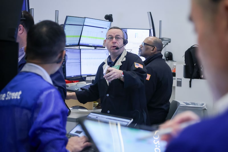Traders On The Floor Of The New York Stock Exchange As Stocks Hit By Software Selloff Traders On The Floor Of The New York Stock Exchange As Stocks Hit By Software Selloff
