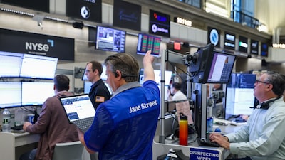 Wall Street opera al alza mientras los mercados esperan una subida de tasas de la Fed Wall Street opera al alza mientras los mercados esperan una subida de tasas de la Fed
