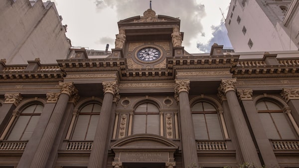 Argentina desaprovechó una ventana temprana para vender bonos, según los inversores Argentina desaprovechó una ventana temprana para vender bonos, según los inversores