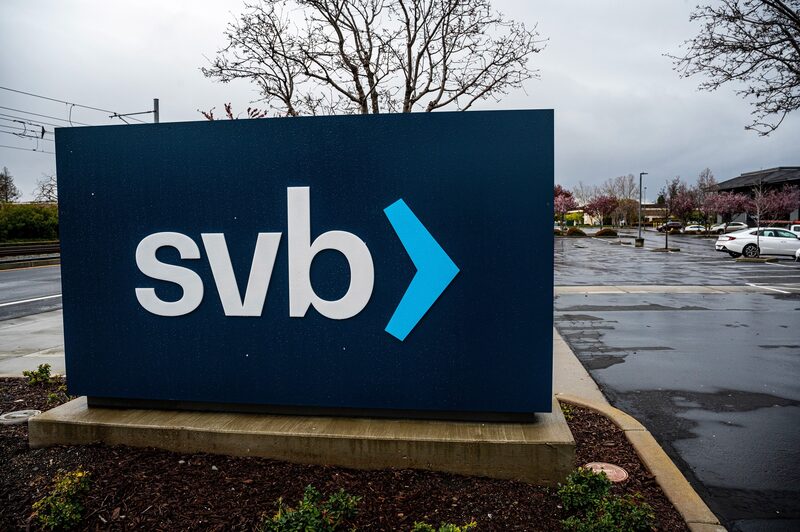La caída de SVB fue rápida e impactante, desencadenando días de puro terror en Silicon Valley. La caída de SVB fue rápida e impactante, desencadenando días de puro terror en Silicon Valley.