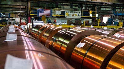 El cobre se desploma desde su récord y arrastra a los metales en un mercado volátil El cobre se desploma desde su récord y arrastra a los metales en un mercado volátil
