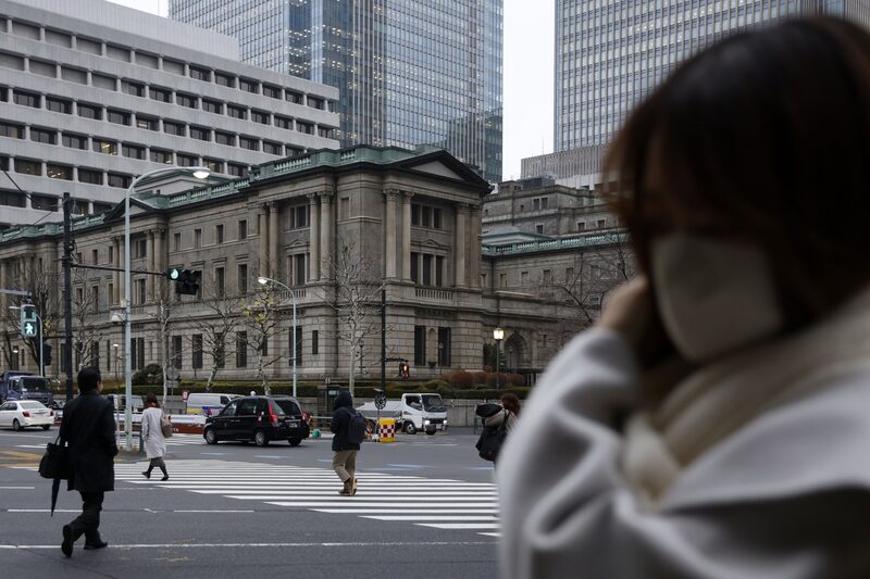 É provável que o BOJ “modifique ou elimine sua política de controle da curva de juros porque não é sustentável”, disse Kristina Hooper, estrategista-chefe da Invesco É provável que o BOJ “modifique ou elimine sua política de controle da curva de juros porque não é sustentável”, disse Kristina Hooper, estrategista-chefe da Invesco