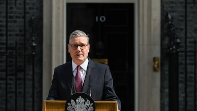 Starmer dimite y abre la sucesión para un nuevo primer ministro británico Starmer dimite y abre la sucesión para un nuevo primer ministro británico