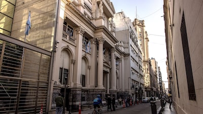 Dólar en mínimos históricos: por qué se fortalece el peso en Argentina Dólar en mínimos históricos: por qué se fortalece el peso en Argentina