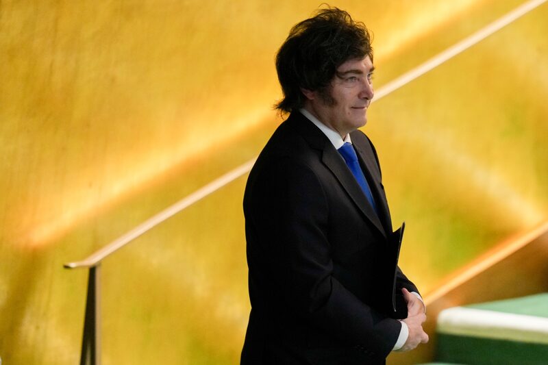 Estima-se que o Tesouro da Argentina tenha gasto entre US$ 450 milhões e US$ 480 milhões para tentar conter a desvalorização do peso Estima-se que o Tesouro da Argentina tenha gasto entre US$ 450 milhões e US$ 480 milhões para tentar conter a desvalorização do peso