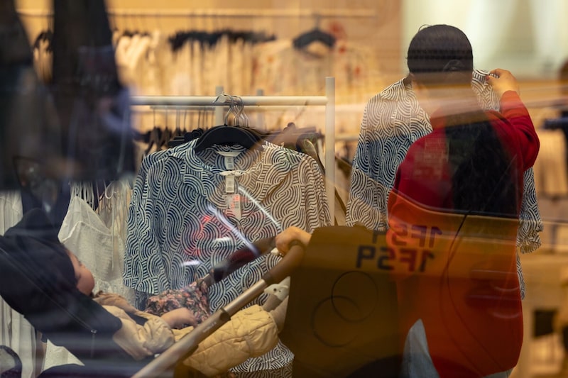 Cae la confianza de los consumidores en EE.UU. y aumentan las expectativas de inflación Cae la confianza de los consumidores en EE.UU. y aumentan las expectativas de inflación