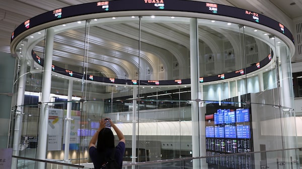 Acciones asiáticas suben contagiadas por el optimismo tecnológico y récords en Wall Street Acciones asiáticas suben contagiadas por el optimismo tecnológico y récords en Wall Street