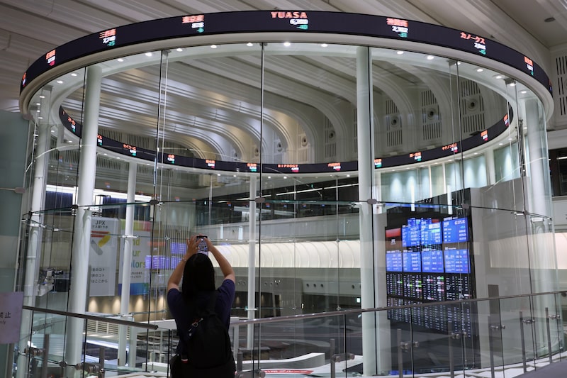 Acciones asiáticas suben contagiadas por el optimismo tecnológico y récords en Wall Street Acciones asiáticas suben contagiadas por el optimismo tecnológico y récords en Wall Street