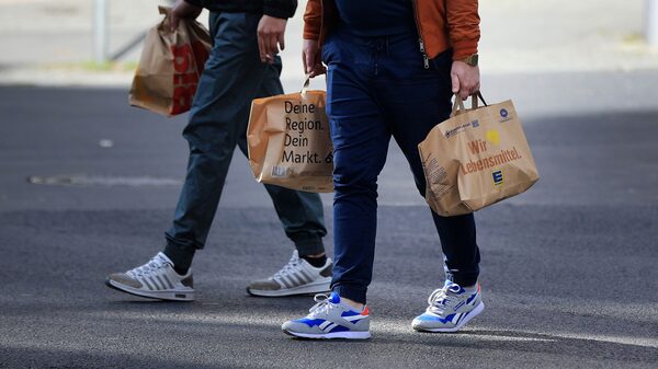 Europeos están gastando menos en comida en medio de crisis de costo de vida Europeos están gastando menos en comida en medio de crisis de costo de vida