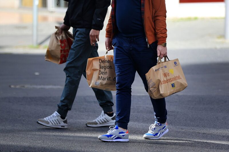 El aumento de los precios de los alimentos, el combustible y la energía está erosionando los presupuestos familiares. El aumento de los precios de los alimentos, el combustible y la energía está erosionando los presupuestos familiares.