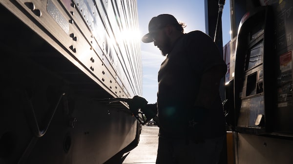 EE.UU. e Israel mantienen ataques contra Irán y suben de nuevo los precios del petróleo EE.UU. e Israel mantienen ataques contra Irán y suben de nuevo los precios del petróleo