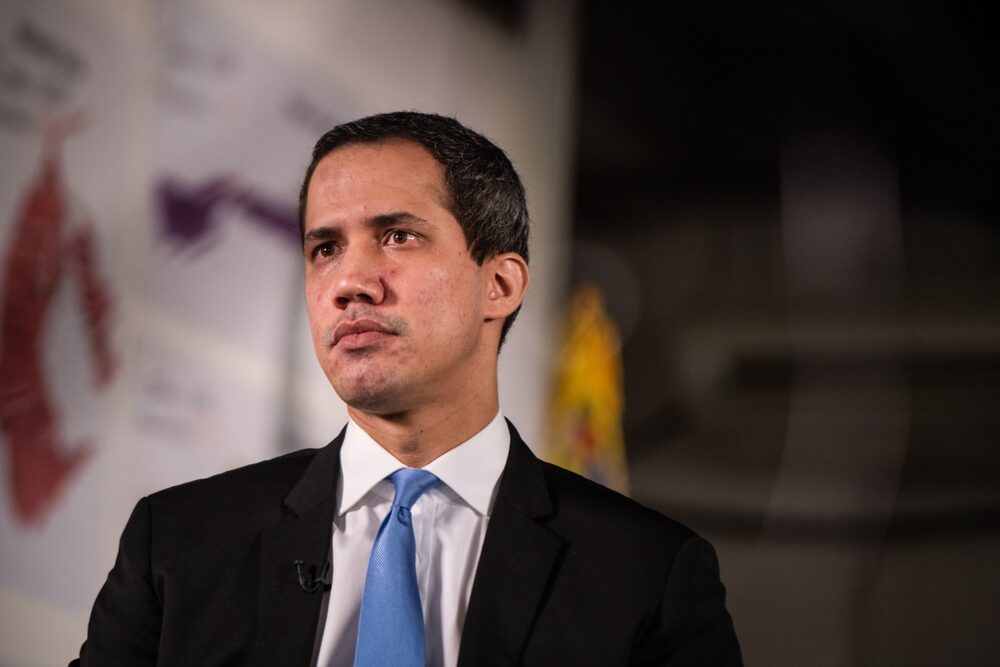 Juan Guaidó, presidente de la Asamblea Nacional electa en 2015 y quien se juramentó como presidente encargado de Venezuela, durante una entrevista con Bloomberg Television en Caracas, Venezuela, el martes 8 de junio de 2021. Guaidó discutió el agudo dilema que entonces dividía a sus miembros.
Juan Guaidó, presidente de la Asamblea Nacional electa en 2015 y quien se juramentó como presidente encargado de Venezuela, durante una entrevista con Bloomberg Television en Caracas, Venezuela, el martes 8 de junio de 2021. Guaidó discutió el agudo dilema que entonces dividía a sus miembros.