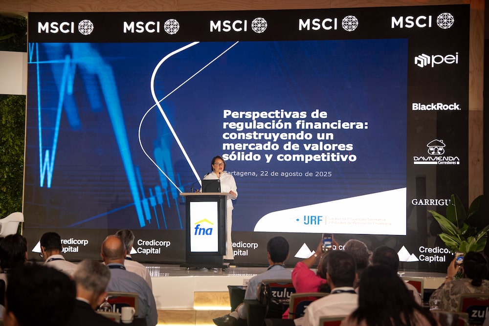 Mónica Higuera, directora de la Unidad de Regulación Financiera Mónica Higuera, directora de la Unidad de Regulación Financiera