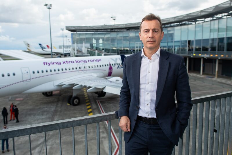 Segundo Guillaume Faury, imposição de taxas afetam a todo o mercado, mas sua empresa tem uma produção espalhada, o que reduziria o impacto Segundo Guillaume Faury, imposição de taxas afetam a todo o mercado, mas sua empresa tem uma produção espalhada, o que reduziria o impacto