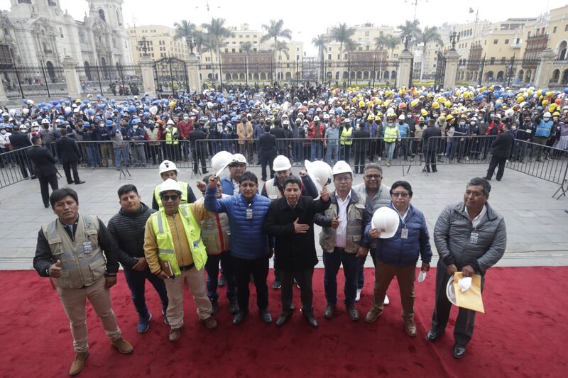 El mandatario anunció la instalación de una mesa técnica para atender y resolver las demandas del sector minero artesanal. El mandatario anunció la instalación de una mesa técnica para atender y resolver las demandas del sector minero artesanal.