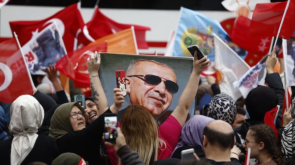 Erdogan sella su victoria electoral en Turquía desafiando a los detractores Erdogan sella su victoria electoral en Turquía desafiando a los detractores