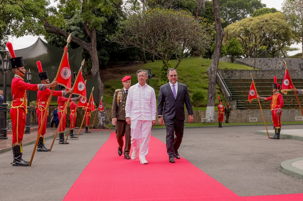 Gustavo Petro visita Venezuela para reunirse con Delcy Rodríguez Gustavo Petro visita Venezuela para reunirse con Delcy Rodríguez