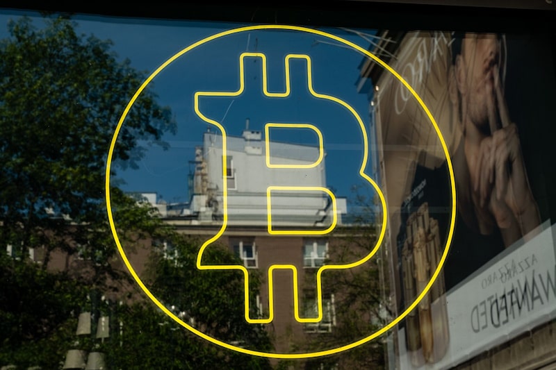 Logotipo de la criptomoneda bitcoin. Logotipo de la criptomoneda bitcoin.