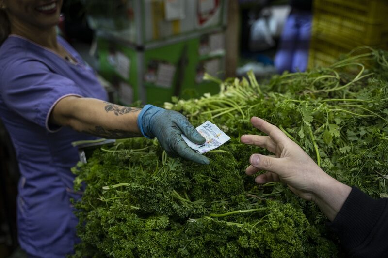 La inflación anual sin alimentos se ubicaría en 5,26%, frente al 4,94% registrado en septiembre. La inflación anual sin alimentos se ubicaría en 5,26%, frente al 4,94% registrado en septiembre.