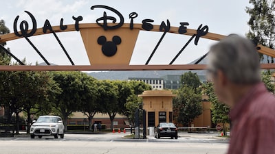 Disney planea recortar cientos de empleos en su división de TV, según WSJ Disney planea recortar cientos de empleos en su división de TV, según WSJ