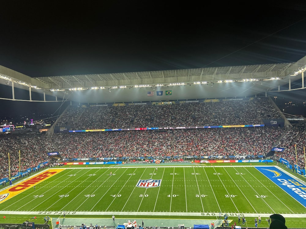 Jogo entre Kansas City Chiefs e Los Angeles Chargers disputado na Neo Química Arena, estádio do Corinthians, em São Paulo, na abertura da temporada 2025-2026 da NFL (Foto: Bloomberg Línea) Jogo entre Kansas City Chiefs e Los Angeles Chargers disputado na Neo Química Arena, estádio do Corinthians, em São Paulo, na abertura da temporada 2025-2026 da NFL (Foto: Bloomberg Línea)