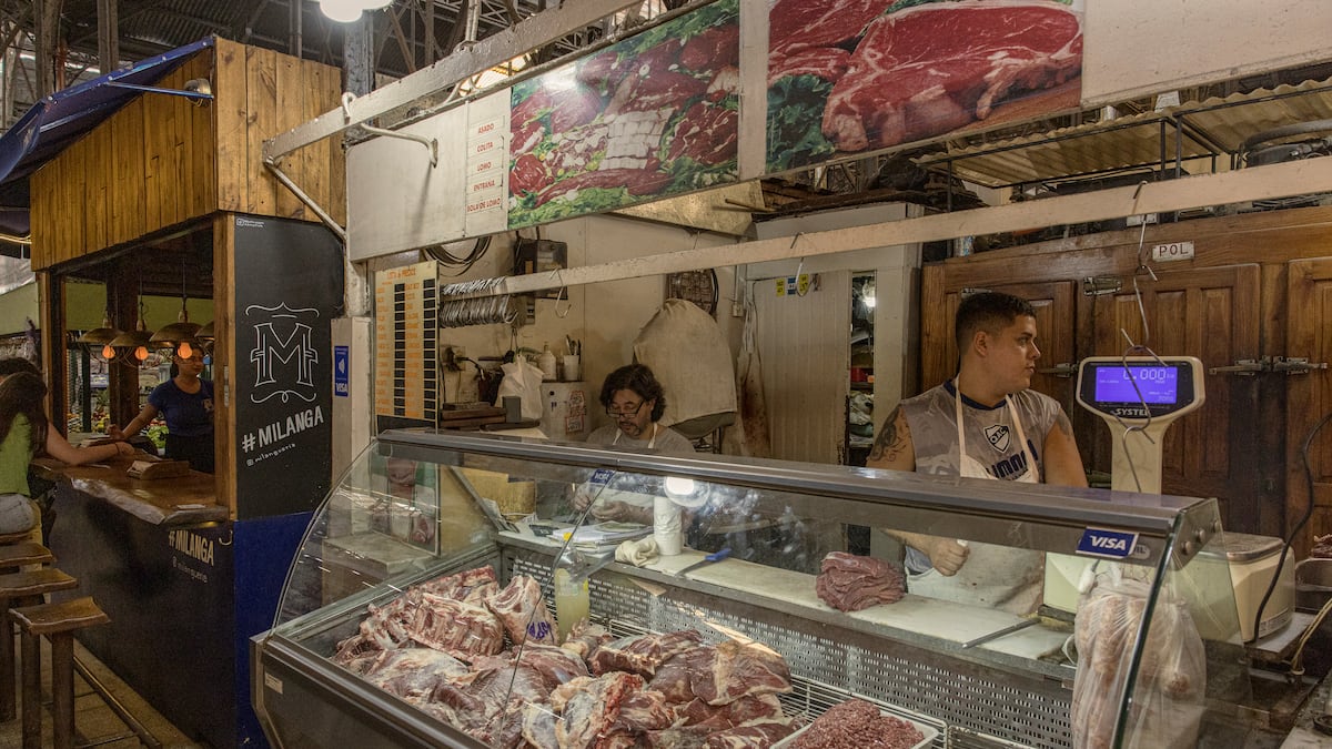 Consumo de carne vacuna en Argentina cayó a su nivel más bajo en 20 años: a cuántos kilos por persona llegó