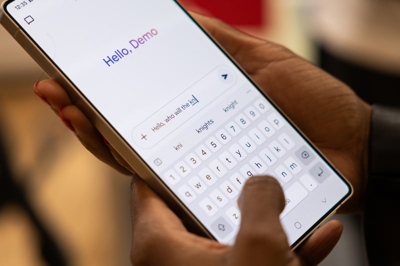 Una persona utiliza el chatbot de IA Google Gemini. Fotógrafa: Yuki Iwamura/Bloomberg. Una persona utiliza el chatbot de IA Google Gemini. Fotógrafa: Yuki Iwamura/Bloomberg.