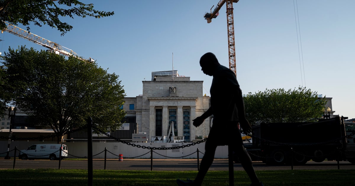 FED CONSIDERA SUBIR TASAS POR INFLACIÓN POST-GUERRA IRÁN