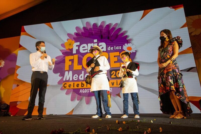 Se calcula un gasto cercano a los US$18 millones por parte de las personas que ingresan por el punto migratorio del aeropuerto de Medellín. Se calcula un gasto cercano a los US$18 millones por parte de las personas que ingresan por el punto migratorio del aeropuerto de Medellín.