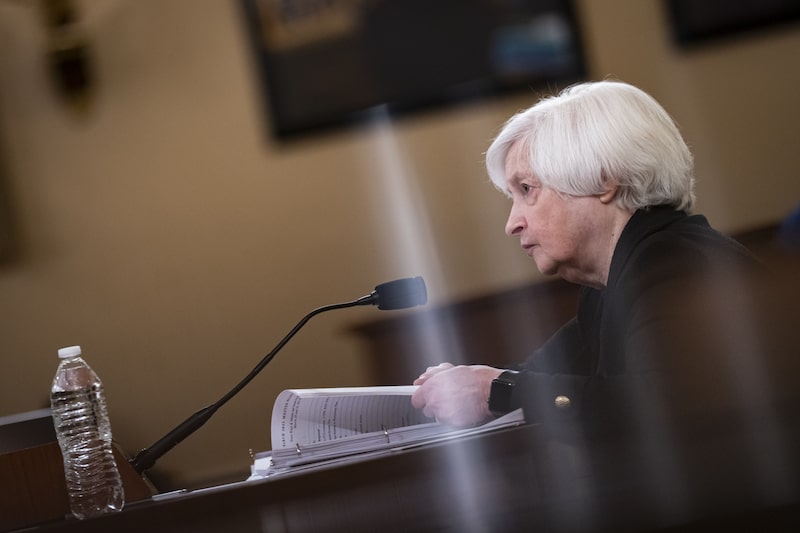 Janet Yellen, secretaria del Tesoro de EE. UU., durante una audiencia del Comité de Medios y Arbitrios de la Cámara en Washington, DC, EE. UU., el viernes 10 de marzo de 2023. Los republicanos de la Cámara propusieron ordenar al Tesoro de EE. UU. que priorice los pagos de la deuda pública del gobierno y a los beneficiarios del Seguro Social en caso de que el Congreso no elimine el límite de la deuda federal. Fotógrafo: Al Drago/Bloomberg Janet Yellen, secretaria del Tesoro de EE. UU., durante una audiencia del Comité de Medios y Arbitrios de la Cámara en Washington, DC, EE. UU., el viernes 10 de marzo de 2023. Los republicanos de la Cámara propusieron ordenar al Tesoro de EE. UU. que priorice los pagos de la deuda pública del gobierno y a los beneficiarios del Seguro Social en caso de que el Congreso no elimine el límite de la deuda federal. Fotógrafo: Al Drago/Bloomberg