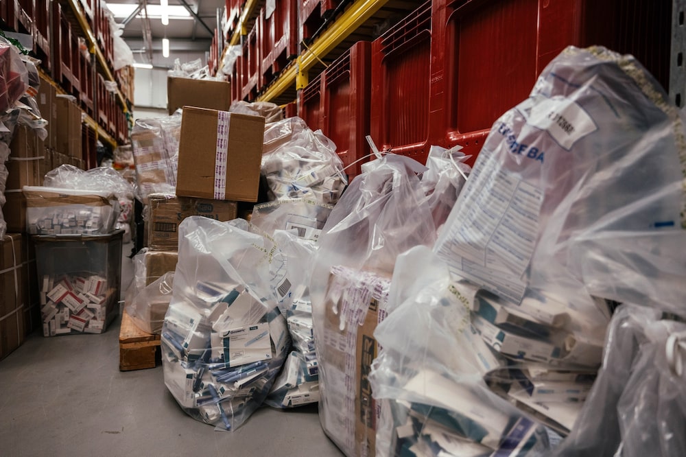 La agencia de medicamentos del Reino Unido ha decomisado 869 jeringas falsas de Ozempic hasta ahora, más que sus contrapartes en Dinamarca, Irlanda, Suiza, Islandia y los Países Bajos juntos. La agencia de medicamentos del Reino Unido ha decomisado 869 jeringas falsas de Ozempic hasta ahora, más que sus contrapartes en Dinamarca, Irlanda, Suiza, Islandia y los Países Bajos juntos.