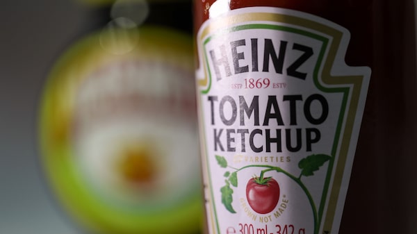 Por que a Heinz mudará a embalagem do ketchup com a morte da Rainha Elizabeth Por que a Heinz mudará a embalagem do ketchup com a morte da Rainha Elizabeth