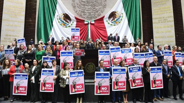Diputados aprueban Plan B de reforma electoral de AMLO para hacer austero al INE Diputados aprueban Plan B de reforma electoral de AMLO para hacer austero al INE