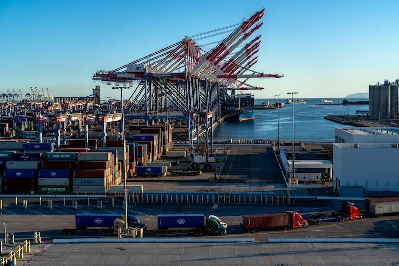 Grúas y buques portacontenedores en el puerto de Long Beach, en Long Beach, California (EE.UU.), el viernes 20 de febrero de 2026. Grúas y buques portacontenedores en el puerto de Long Beach, en Long Beach, California (EE.UU.), el viernes 20 de febrero de 2026.