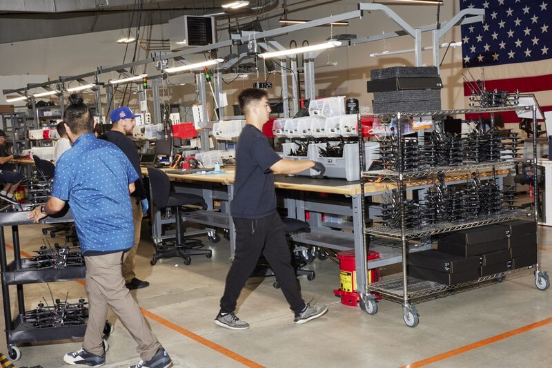 Mais de US$ 70 bilhões foram aportados nas 100 principais startups da área de defesa. De acordo com um relatório de julho do Silicon Valley Defense Group, até agora elas garantiram um total de cerca de US$ 29 bilhões em contratos.  Mais de US$ 70 bilhões foram aportados nas 100 principais startups da área de defesa. De acordo com um relatório de julho do Silicon Valley Defense Group, até agora elas garantiram um total de cerca de US$ 29 bilhões em contratos.