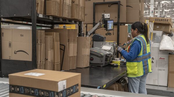 Amazon y Mercado Libre dominan e-commerce en México, según regulador antimonopolio Amazon y Mercado Libre dominan e-commerce en México, según regulador antimonopolio