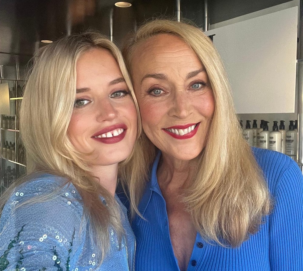 Georgia May Jagger con su madre Jerry Hall en un evento de Bleach, en Los Ángeles, el 7 de septiembre de 2022. Georgia May Jagger con su madre Jerry Hall en un evento de Bleach, en Los Ángeles, el 7 de septiembre de 2022.