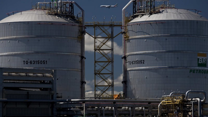 Petrobras fecha contrato para comprar gás natural liquefeito dos EUA por 22 anos Petrobras fecha contrato para comprar gás natural liquefeito dos EUA por 22 anos