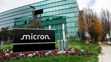 Acciones de Micron caen cerca de 1% tras advertir una reducción de sus márgenes de ganancia Acciones de Micron caen cerca de 1% tras advertir una reducción de sus márgenes de ganancia