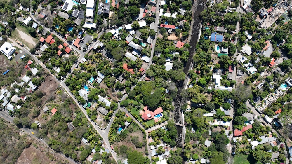 Una vista aérea de proyectos turísticos y habitacionales en Surf City, El Salvador. Una vista aérea de proyectos turísticos y habitacionales en Surf City, El Salvador.