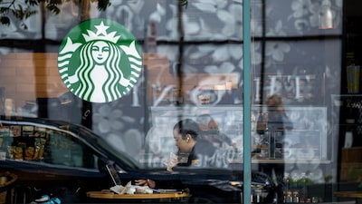 Starbucks supera estimaciones impulsada por la recuperación de su negocio en EE.UU. Starbucks supera estimaciones impulsada por la recuperación de su negocio en EE.UU.