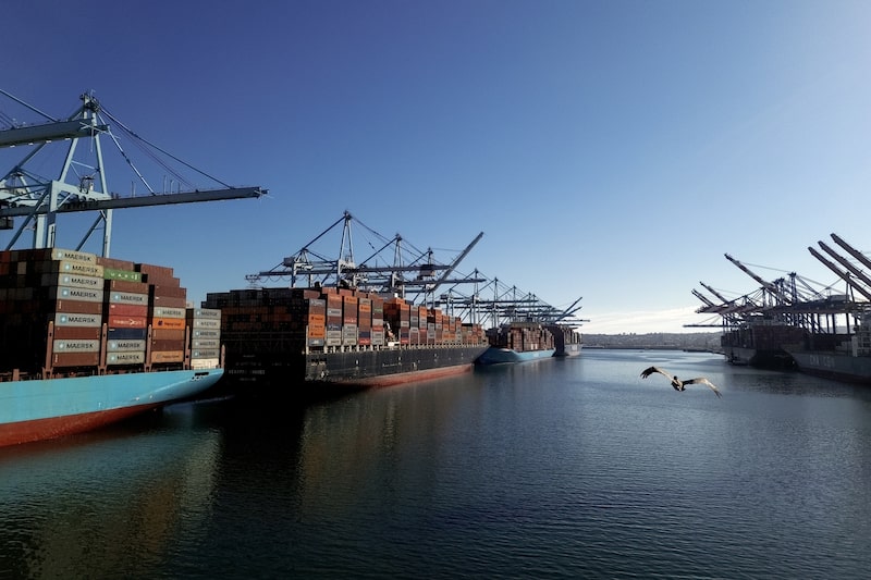 Buques portacontenedores en el puerto de Los Ángeles. Buques portacontenedores en el puerto de Los Ángeles.