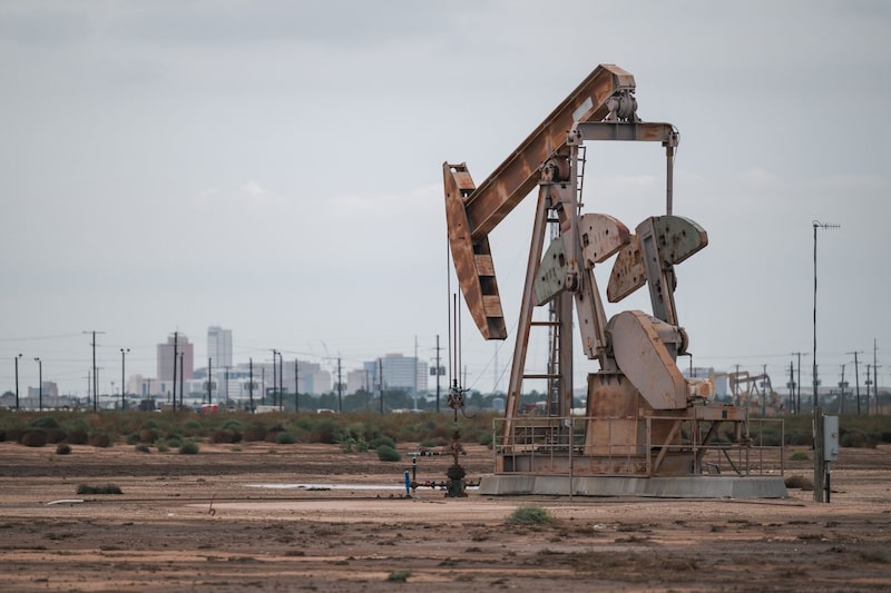 Una bomba de extracción funciona a las afueras de Midland, Texas (EE.UU.), el jueves 15 de octubre de 2026. Una bomba de extracción funciona a las afueras de Midland, Texas (EE.UU.), el jueves 15 de octubre de 2026.