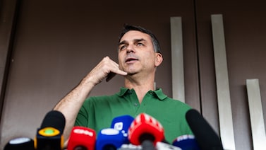 La sorpresiva candidatura de Flávio Bolsonaro desata ventas y hunde los activos de Brasil La sorpresiva candidatura de Flávio Bolsonaro desata ventas y hunde los activos de Brasil