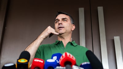 La sorpresiva candidatura de Flávio Bolsonaro desata ventas y hunde los activos de Brasil La sorpresiva candidatura de Flávio Bolsonaro desata ventas y hunde los activos de Brasil
