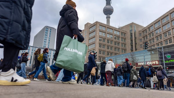 La economía de la eurozona crece menos de lo previsto mientras la guerra eleva riesgos La economía de la eurozona crece menos de lo previsto mientras la guerra eleva riesgos