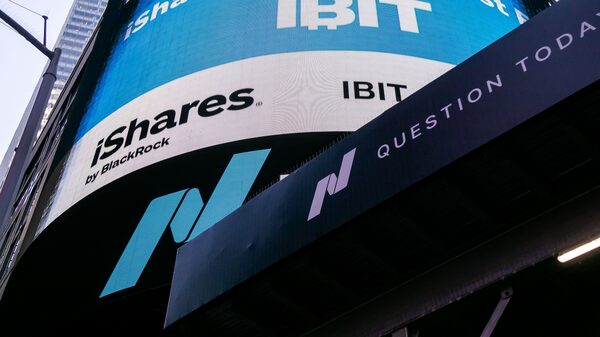 ETFs de bitcoin captam US$ 9 bi e reforçam tese de reserva de valor após fuga do ouro ETFs de bitcoin captam US$ 9 bi e reforçam tese de reserva de valor após fuga do ouro